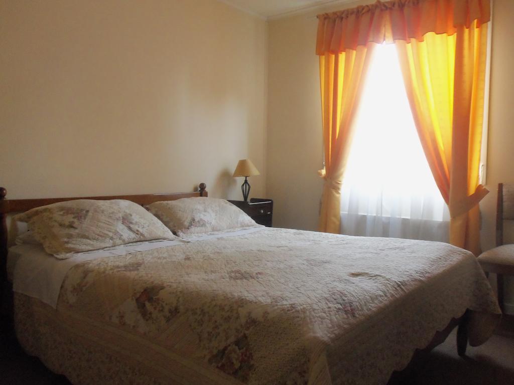 Hostal Joshiken Punta Arenas Exterior photo